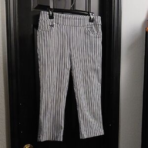 Bella Rose Closet Black & White Striped Pull-On Capri Pants